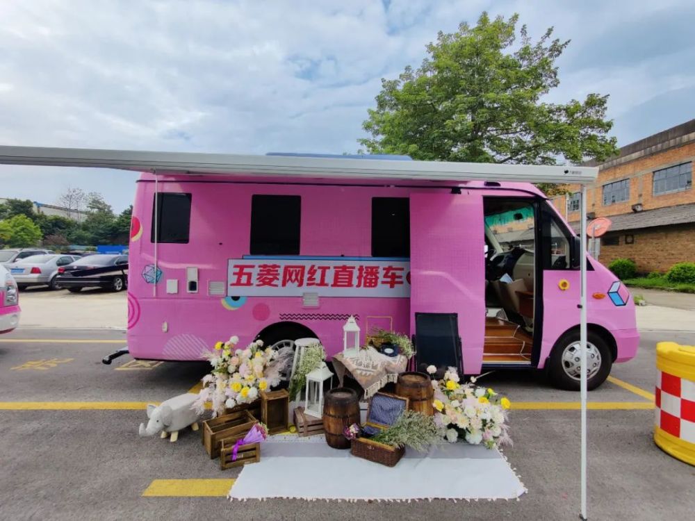 螺蛳粉自动售卖车,网红直播车,冰淇淋车,理发车…你喜欢哪款?