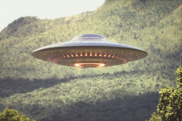 从名字来看,不明飞行物即"unidentified flying object",简称"ufo",指