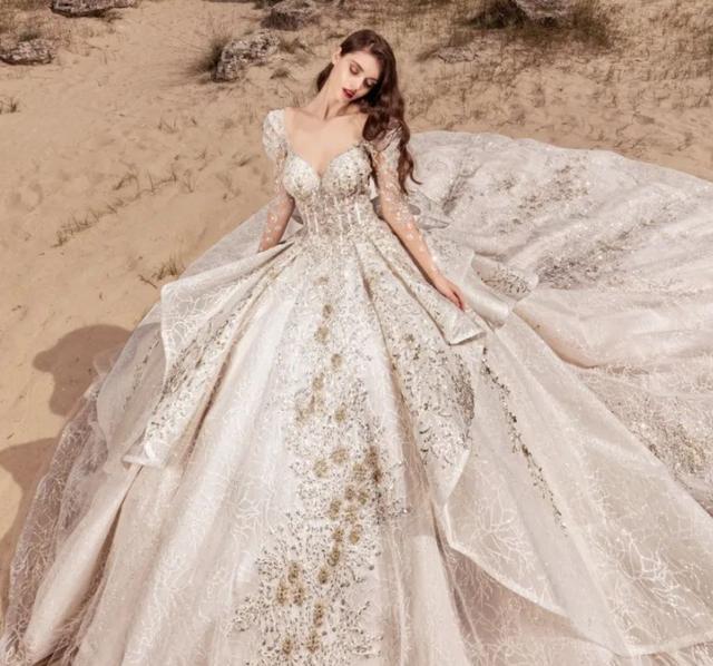 2021年婚纱流行趋势来啦这4种又美又奢华的设计婚礼就这么穿