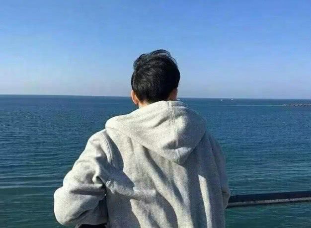 塔罗占卜哪个男生的背影最吸引你测你会爱上哪种类型的男人