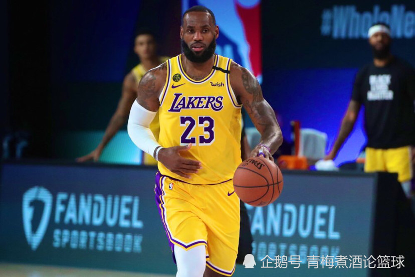 nba官方晒出勒布朗-詹姆斯今日手戴"24"护指的照片,并写道:"24"