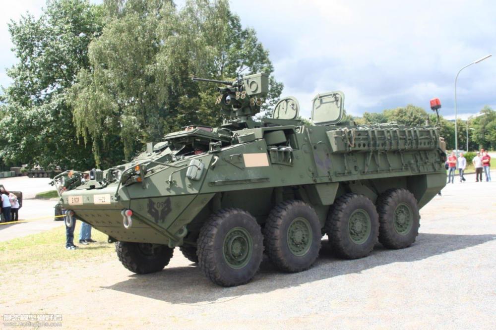 防护薄弱,解放军轮式装甲车如何提高生存能力?俄军做法值得参考