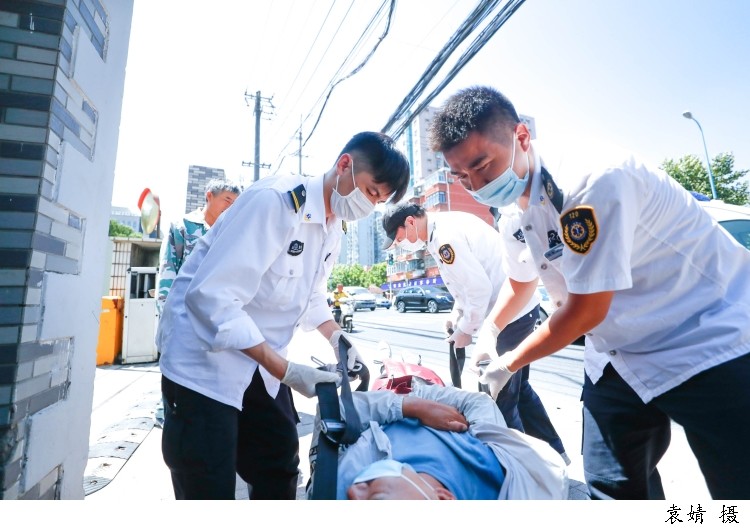 烈日下,他们和时间赛跑,为生命护航!近期上海120急救工作量大幅攀升