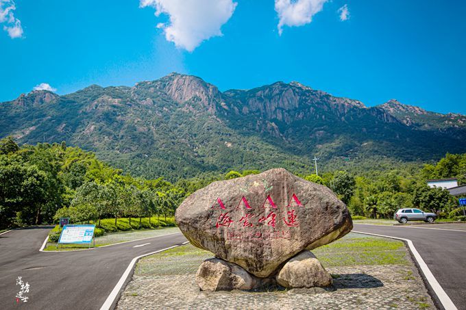 安徽九华山景区极大,属于其山脉后山的莲峰云海既属于九华山旅游带,也