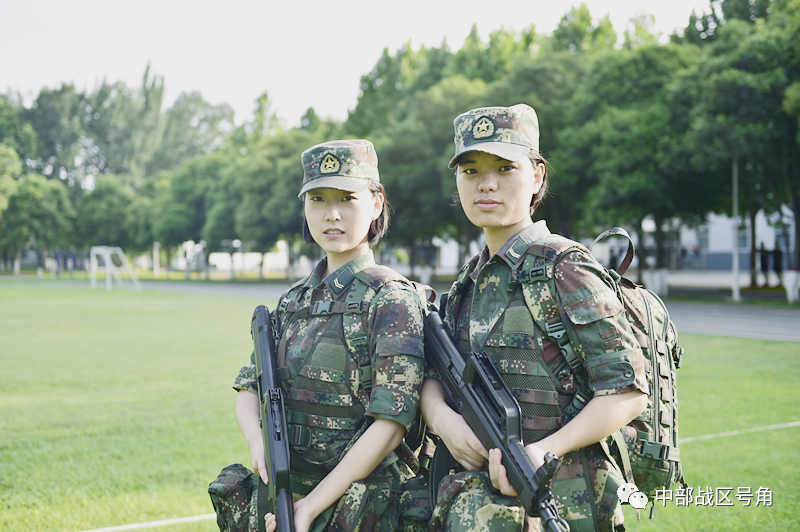 火箭军女兵的"迷彩芳华"