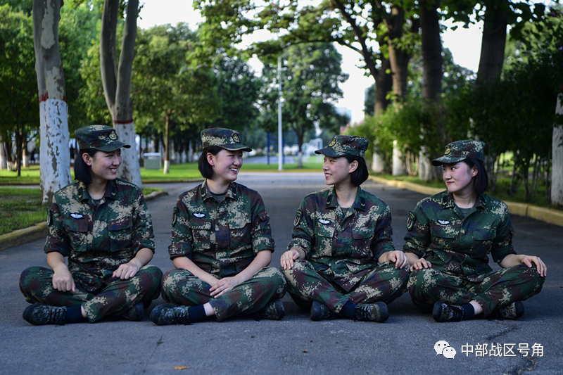 火箭军女兵的"迷彩芳华"