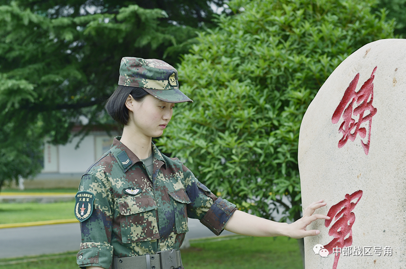 火箭军女兵的"迷彩芳华"