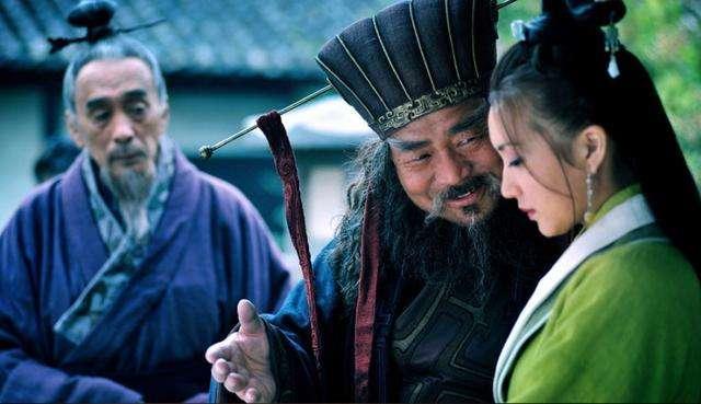 四大美女之一的貂蝉,跟王允是什么关系,如何周旋于吕布董卓之间