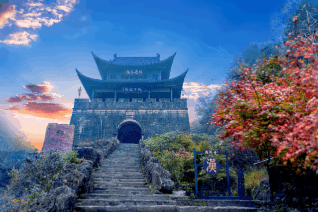 一夫当关,万夫莫开——剑阁崔嵬