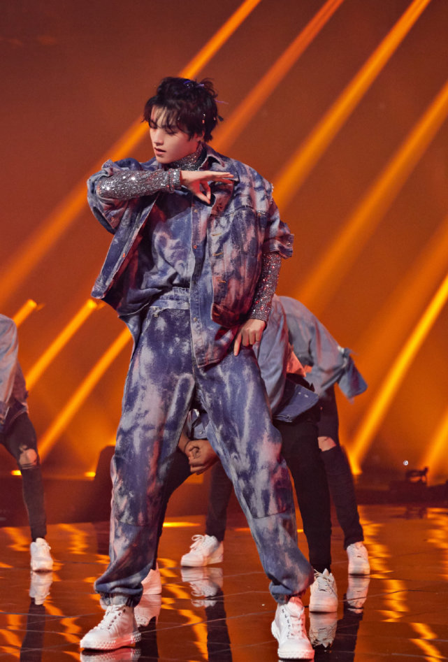 王俊凯跳beautiful图片,王俊凯beautiful图片 tfboys演唱会王俊凯的beautiful超燃