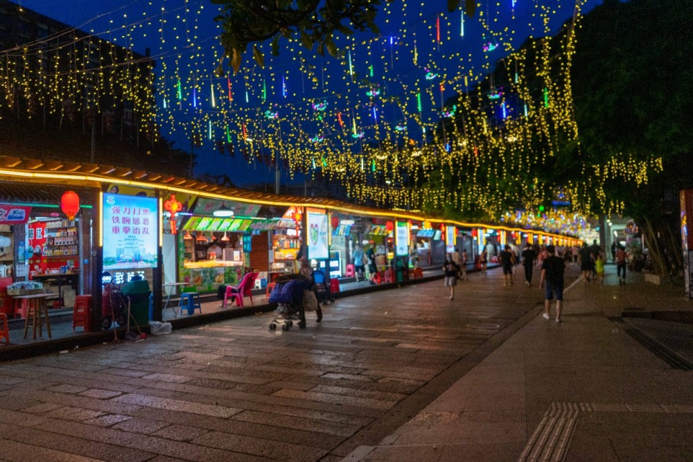 广东佛山文化地标号称东方民间艺术之宫配套美食街能馋坏吃货