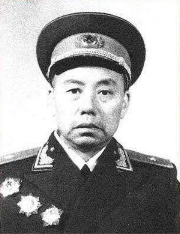 苏鲁(1902-1976,湖南浏阳人,解放战争负伤,成为"独臂战将,1955年授