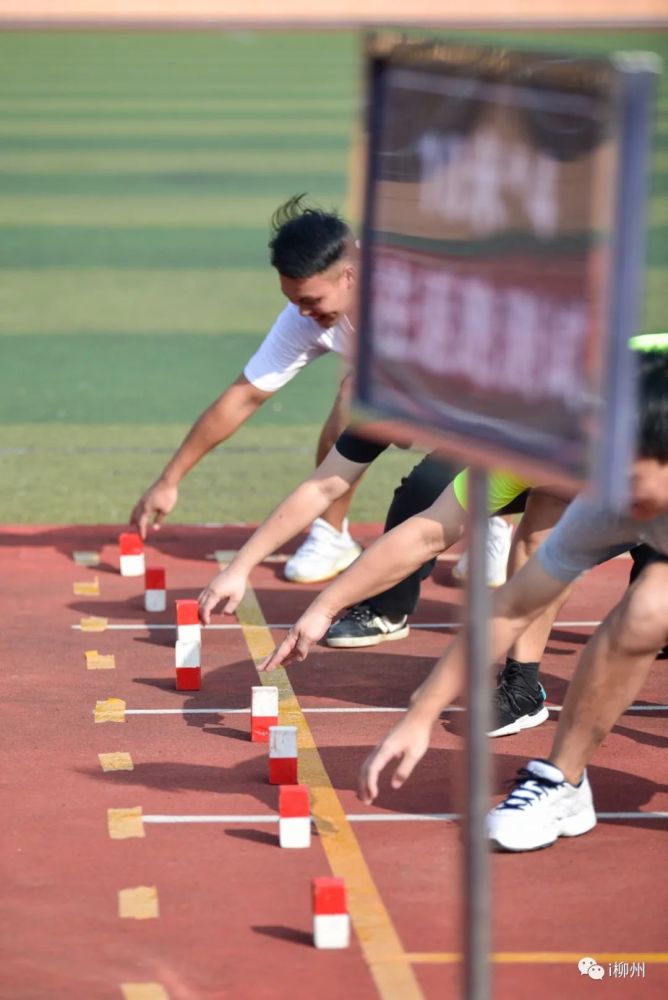 体能测评项目共三项,分别为纵跳摸高,10米×4往返跑,1000米跑,具体的