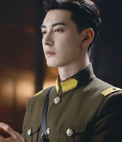 陈星旭林彦俊新剧路透,两人同穿军装,演员和爱豆的差距太明显