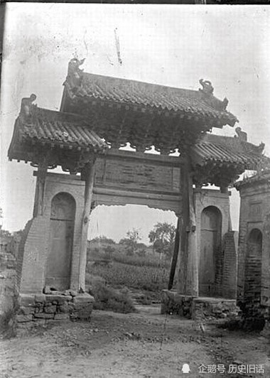 1907年陕西韩城老照片远眺司马迁墓与韩城内主街道