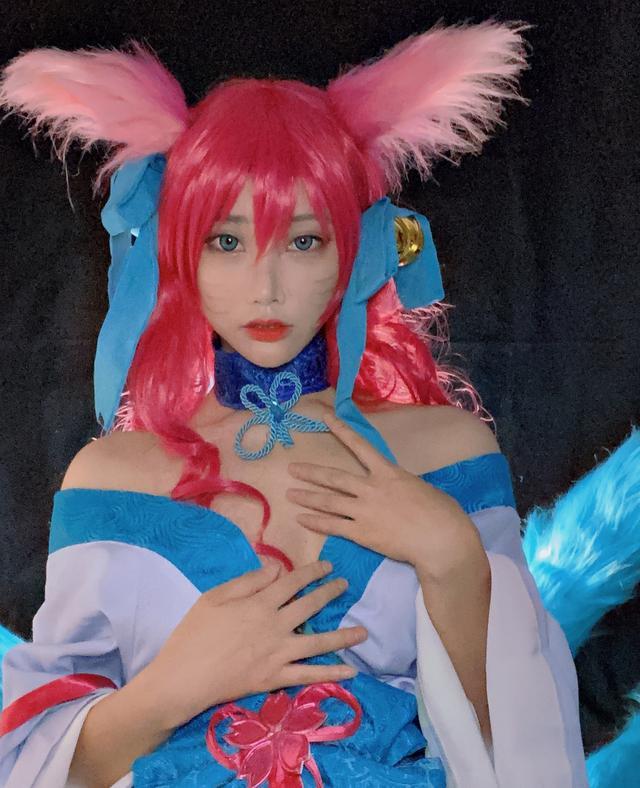 只认识mayumi狐狸酱cos阿狸新皮肤身材不输腐团儿