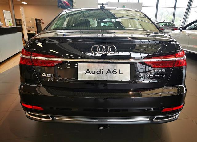 店内实拍2020款奥迪a6l!黑色外观更加运动,340马力配3