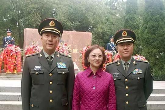 他是湖北人,曾任昆明军区,成都军区,北京军区司令员!他是谁?