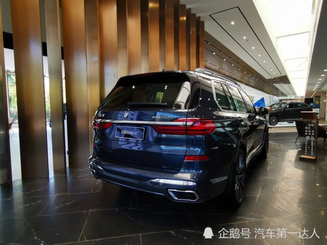 宝马x7 xdrive40i 行政型 极地灰松露褐