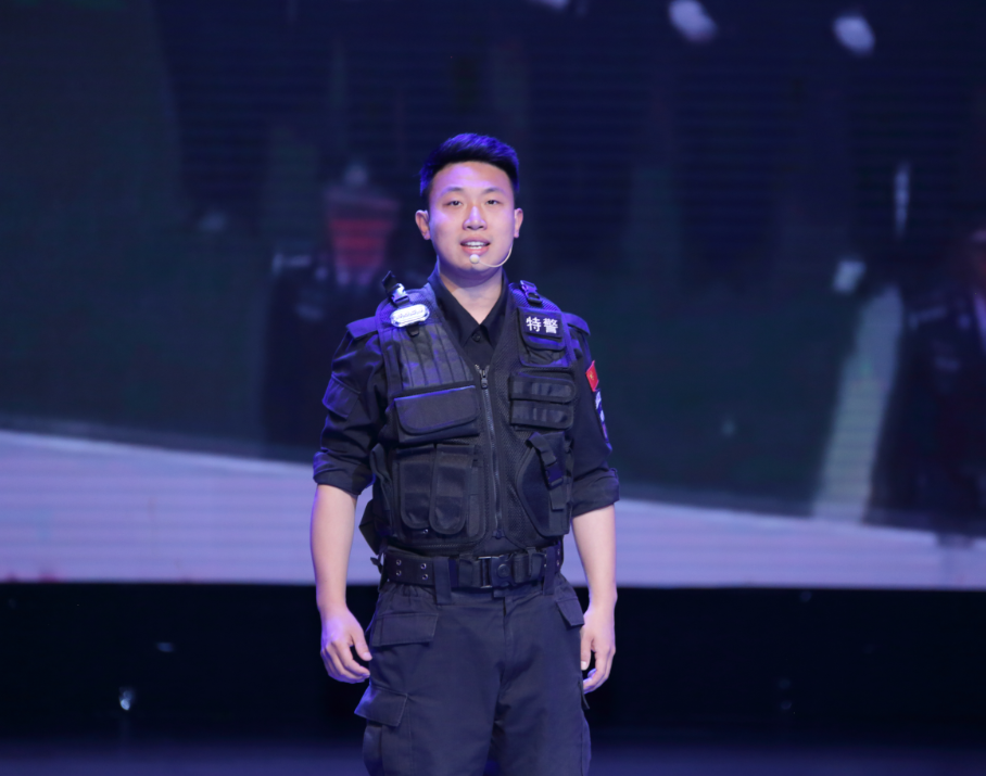 《因为我是警察》是警营创作音乐人彭沛,从自己多年基层公安工作经历