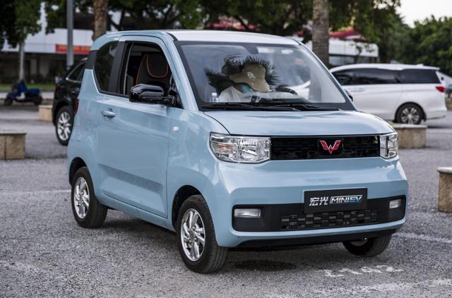 "老头乐"寒冬来了,五菱的电车3w开走,安全性一流,能遮风挡雨