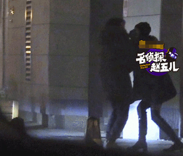 张蓝心尹正恋情曝光 拥抱牵手甜蜜外出一起回