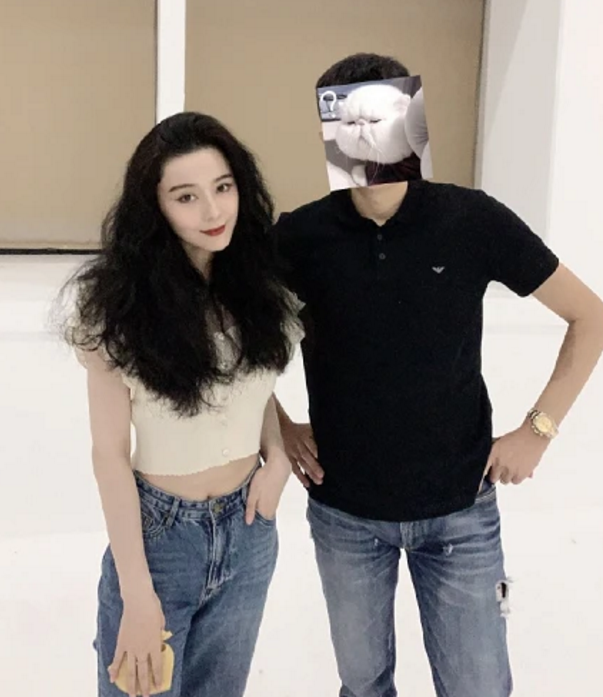 怀了?范冰冰深夜聚会肚子凸出孕味十足,这三个细节打消谣言