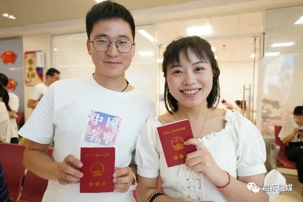 据婚姻登记处科长汤卫兵介绍,截至昨天下午5点,市婚