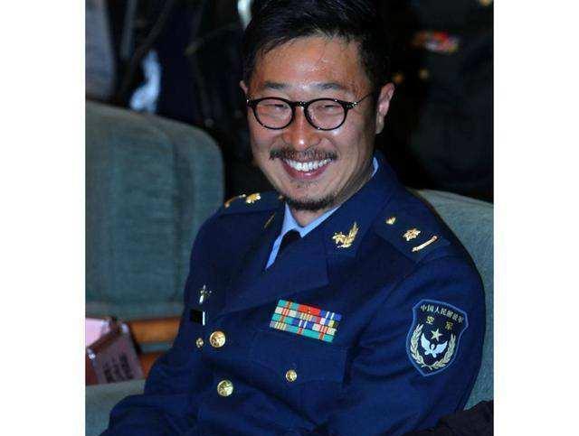 盘点一下演艺圈中谁的军衔最高?是潘长江?是韩红?还是李幼斌?