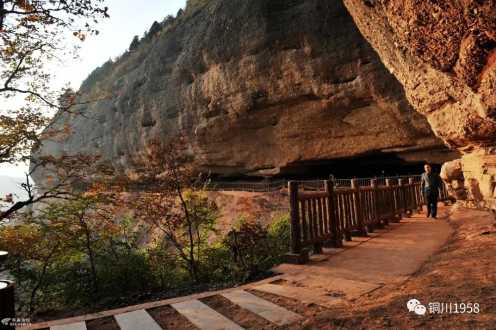 网友建议开发照金薛家寨箭穿崖景区,打造照金"天门山"