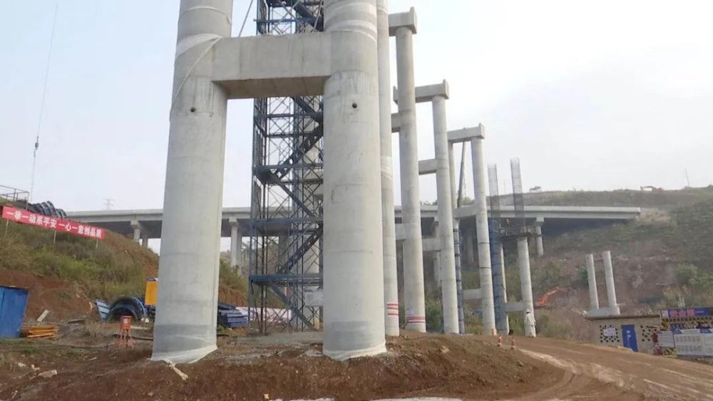 目前全州已建高速公路499公里,总投资335.9亿元.