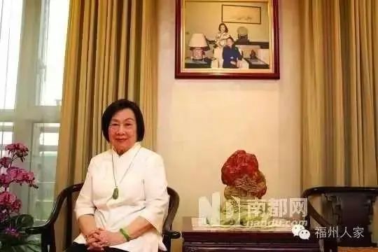 严停云严复孙女严停云,严倬云之妹,笔名华严,台湾著名作家.