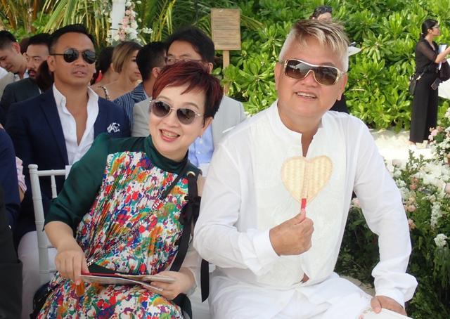 陈百祥夫妇浪漫庆祝结婚41周年,两人丁克无子,养爱犬相伴余生