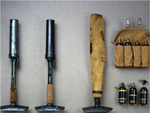 而二战之中,日军使用最多,最广泛的掷弹筒,是在"十年式"基础上改进