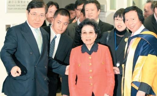邝肖卿身价千亿11条家规让儿子小三人财两空姜还是老的辣
