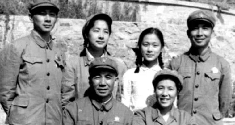 在新中国首次授衔的开国将军中,上将王平,中将王宗槐,少将易耀彩,他们
