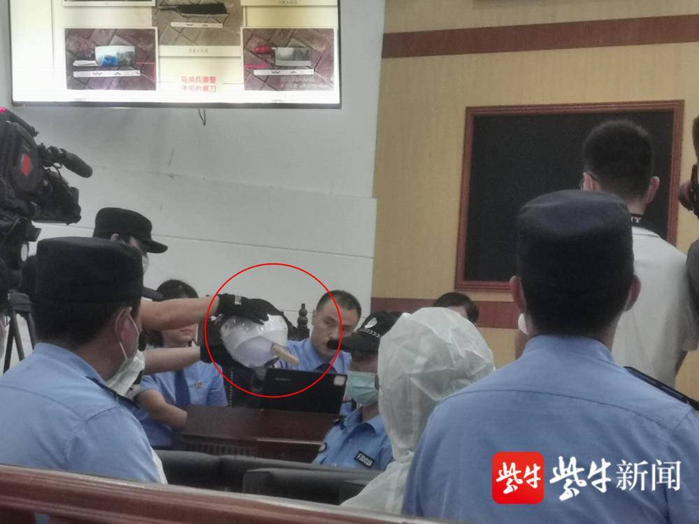 江苏淮安重大暴力袭警案开审 兄弟两嫌疑人被控死刑