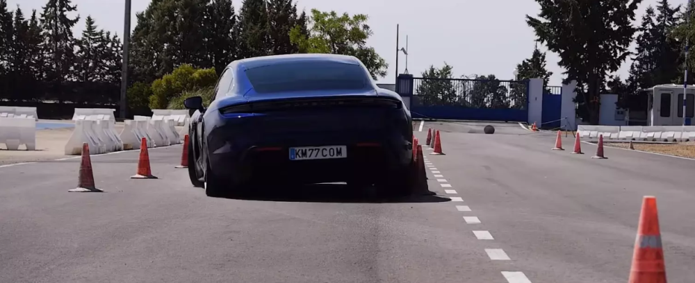 惊了!特斯拉model3在麋鹿测试中胜了保时捷taycan?