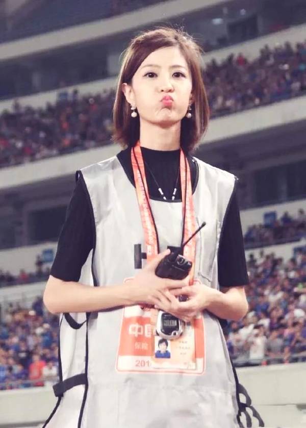 盘点走红网络美女记者王冰冰让我从此爱上看新闻可以直接出道