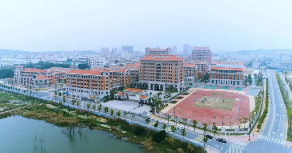 学园包括泉州第五中学台商区分校,泉州师范学院附属小学台商区分校