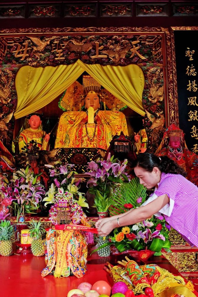 妈祖 就像天后宫对面聚宝街上的教堂 只要能保平安,西方圣母他们也拜