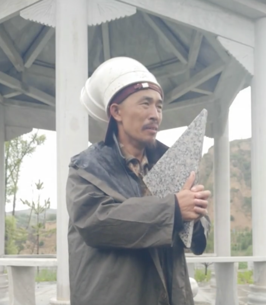 《面朝大海,春暖花开》等各种类型的诗歌朗读作品陆陆续续在李小刚的