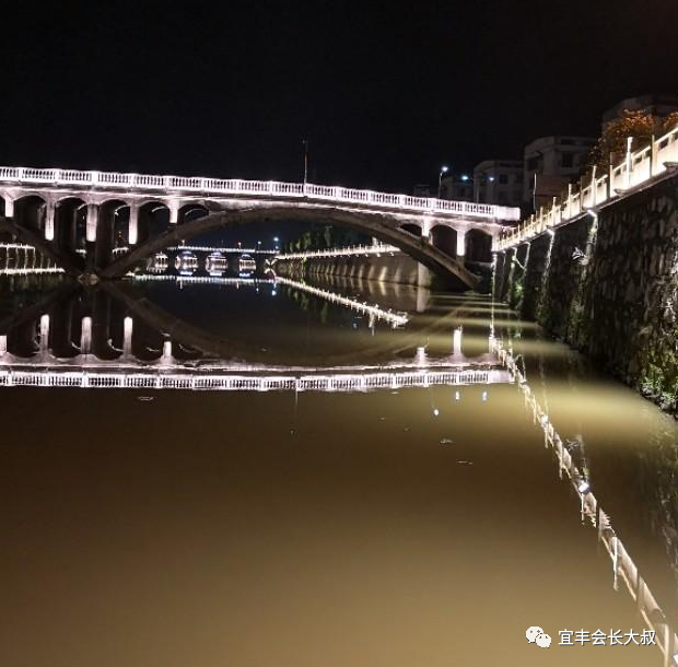 此为宜丰县城耶溪河上云龙桥,平政桥夜景.