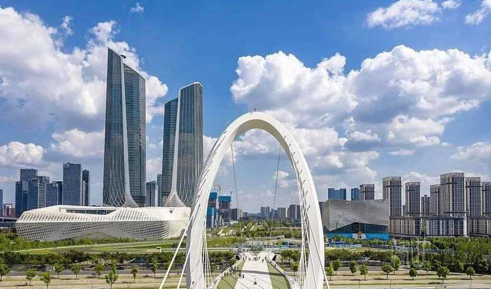 南京和广州人均GDP_南京细烟价格表和图片(2)