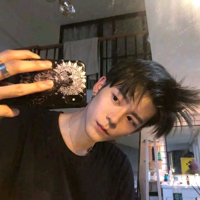 帅气男生头像:温柔的晚风一定会吹散些许不愉快