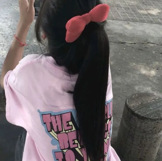 不露脸闺蜜女生头像:听了好久的歌你突然就不听了