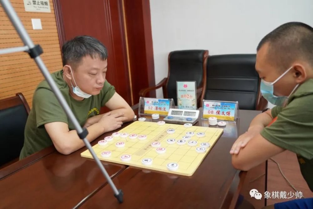 第二台辽宁大师潘振波对上草帽哥侯文博,又是一场大师与业余之间的
