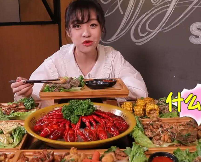 央视点名批评大胃王mini,催吐假吃太可耻,网友:吃播要