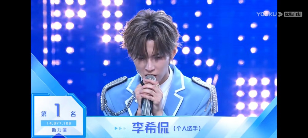 张艺兴亲自培养的全能偶像,那一年蔡徐坤,今年李希侃,谁才是真正的