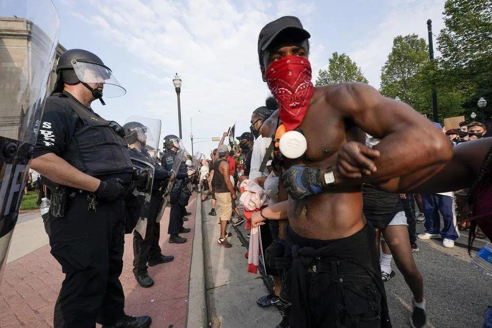 继非裔男子事件后，美国再度发生枪击